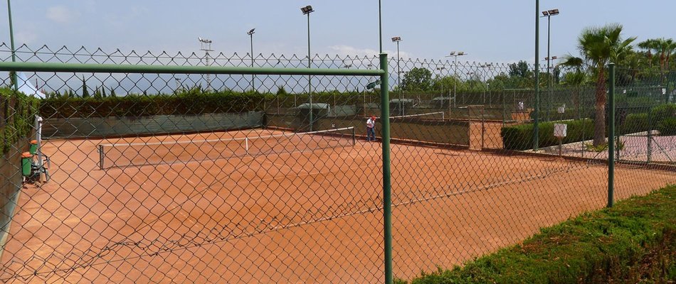 Корты для тенниса/падел-тенниса Парк отдыха Magic Robin Hood Альфас-дель-Пи