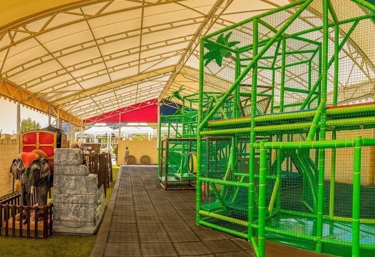 Детский парк с зонами деятельности и мастерскими Парк отдыха Magic Robin Hood Альфас-дель-Пи